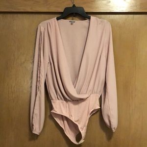 Low neck Slit sleeve bodysuit
